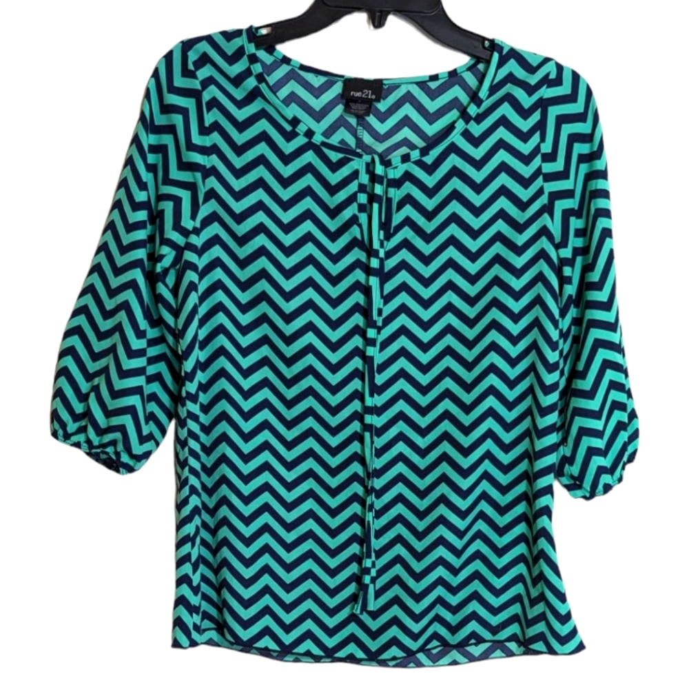 Rue 21 Chevron Print‎ Size S Pullover Top 3/4 Sleeve Tie Neck
